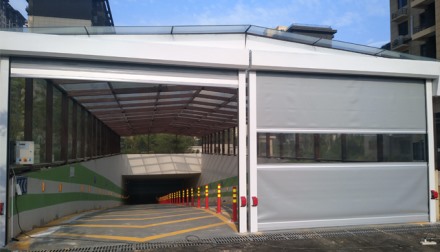 保定某高檔小區(qū)車(chē)庫(kù)門(mén)安裝展示